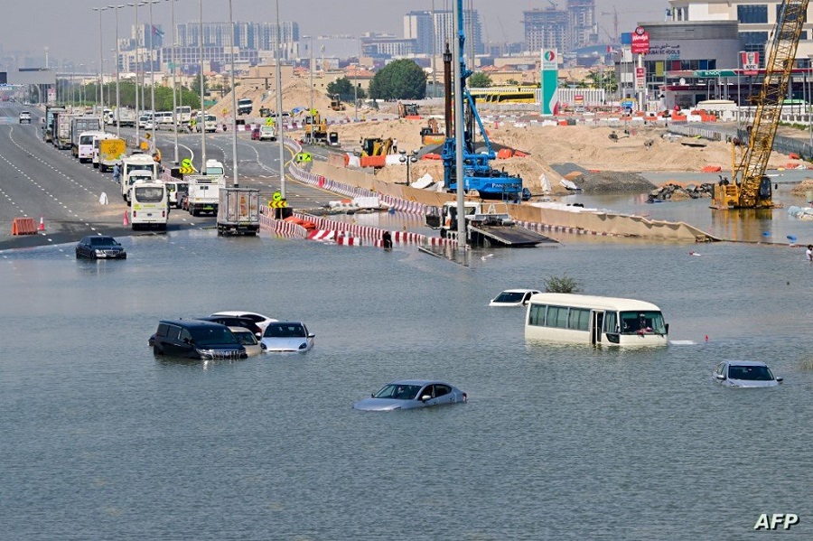 أمطار غزيرة بالامارات